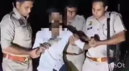 नगीना: नगर के मठेरी रोड पर ई-रिक्शा से जा रहे दो बदमाशों की पुलिस से मुठभेड़, 1 बदमाश के पैर में गोली लगने से हुआ घायल