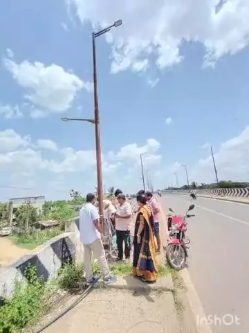 ಹಾವೇರಿ: ಗುತ್ತಲ ರಸ್ತೆ ಮೇಲ್ಸೇತುವೆ ಕೆಟ್ಟು ನಿಂತಿದ್ದ ಬೀದಿ ದೀಪಗಳ ದುರಸ್ತಿ; ನಗರಸಭೆ ಅಧ್ಯಕ್ಷೆ ಶಶಿಕಲಾ ಮಾಳಗಿ ವೀಕ್ಷಣೆ