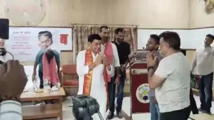 रायपुर: साहित्यकार लक्ष्मण मस्तुरिया की प्रसिद्ध गीत 'मोर संग चलव रे..मोर संग चलव' आज भी लोगों की जुबान पर: टंक राम वर्मा