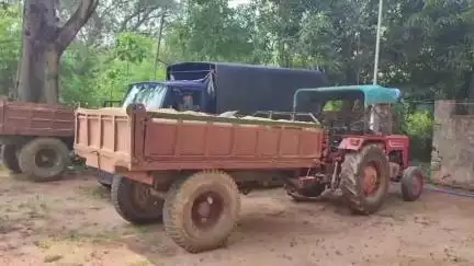 केरसई: केरसई अंचलाधिकारी ने अवैध बालू का उठाव करते हुए दो ट्रैक्टर किए ज़ब्त, पुलिस को सौंपा
