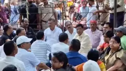 हज़ारीबाग: हजारीबाग: SBMCH मामले में भाजपा नेता अर्जुन साव हिरासत में, धरने के बाद रिहा