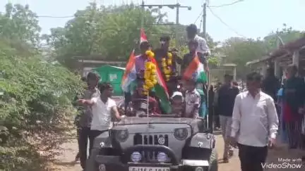 સિહોર: શિહોર તાલુકાના વરલ ગામના યુવાન નીતિનભાઈ આર્મીની ટ્રેનિંગ પૂર્ણ કરી વરલ વતન ખાતે પહોંચતા ભવ્ય સ્વાગત