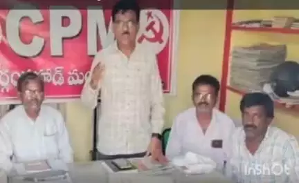 మణుగూరు: బూర్గంపాడు మండలంలోని సారపాక సిపిఎం పార్టీ కార్యాలయంలో ముఖ్య నాయకుల సమావేశం
