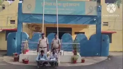 छुई खदान में अवैध रूप से गांजा बेचने वाले राजेश चंद्राकर और राजेश वैष्णव को छुई खदान पुलिस ने किया गिरफ्तार