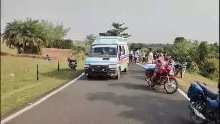 अहिल्यापुर-गांडेय मार्ग पर चिकनियाबाद मोड़ के पास तेज रफ्तार बाइक सवार सड़क किनारे गिरकर घायल