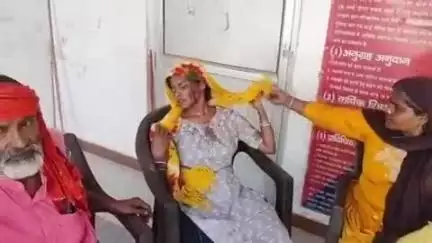 हाथरस: मोहल्ला चमन तकिया में पति ने पत्नी के साथ जमकर मारपीट की, पीड़ित महिला ने कोतवाली में पुलिस से की शिकायत