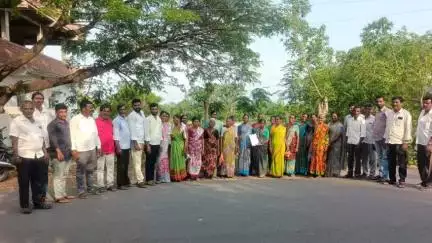 సిరిసిల్ల: చింతలపల్లి గ్రామం నుండి ఇసుక ట్రాక్టర్ల రవాణా మార్గాన్ని మార్చాలని గ్రామస్తులు పోలీస్ స్టేషన్లో ఫిర్యాదు