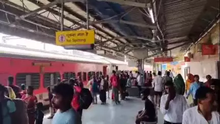 बैरिया: लोकार्पण के एक पखवाड़े के भीतर ही सुरेमनपुर रेलवे स्टेशन की व्यवस्था अस्त-व्यस्त