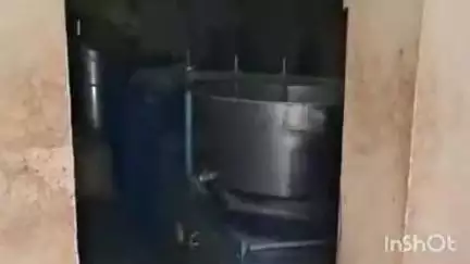 ओम नमकीन सहित दुग्ध डेयरियों पर प्रशासन की कार्रवाई, 15 घरेलू गैस सिलेंडर ज़ब्त