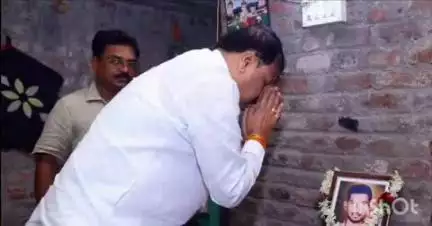 लातूर: रस्ते अपघातात बामणीच्या तरुणाचा दुर्दैवी अंत; आ. रमेशआप्पा  कराड यांच्याकडून बंडापल्ले परिवाराचे सांत्वन