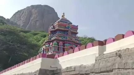 சூளகிரி: KP முனுசாமி பிறந்தநாளையொட்டி கோவில்களில் சிறப்பு பூஜைகள் செய்து, கொல்லப்பள்ளி உண்டுஉறைவிடப்பள்ளியில் அன்னதானம் வழங்கல்