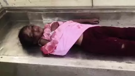 నర్సాపూర్: హనుమంతపూర్ సమీపంలో రోడ్డు ప్రమాదం కారు ఢీకొని అర్చన అనే అమ్మాయి మృతి
