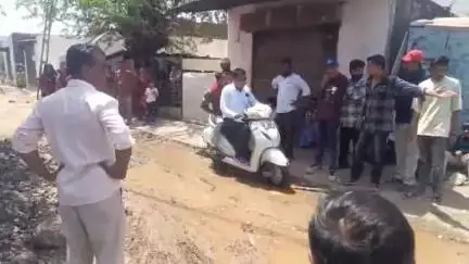 ધંધુકા: ધંધુકા નવા પુનિતનગરમાં ત્રણ શેરીમાં છેલ્લા સાત વર્ષથી રોડ ન બનતા રહીશોમાં રોષ.
#ધંધુકા #dhandhuka #jansamasya #ધંધુકા