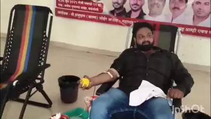 पनवेल: कळंबोली वसाहतीत बकरी ईद च्या दिवशी रक्तदान करत मुस्लिम युवकांने दिला समाजापुढे आदर्श