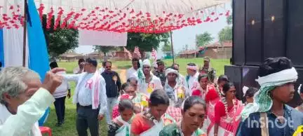 महुआडांड़: महुआडांर प्रखंड के सेमरबूधूनी ग्राम में शनिवार को सुबह 11 बजे जेठ जतरा कार्यक्रम का आयोजन हुआ