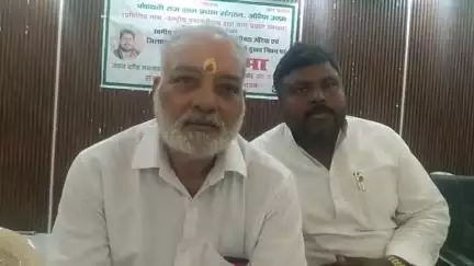 खबर औरैया से स्मृति शेष ग्राम प्रधान असेवटा को पंचायती राज प्रधान संगठन के द्वारा दी गई श्रद्धांजलि
