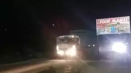 नीम का थाना: ट्रांसपोर्ट मालिकों ने ओवरलोडिंग पर कार्रवाई की मांग करते हुए थाना अधिकारी को शनिवार दोपहर 3:00 बजे ज्ञापन दिया