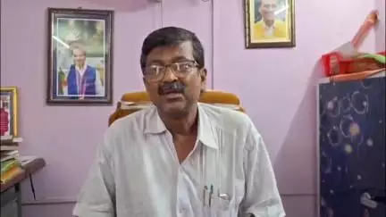 বহরমপুর: শহরের টোটো চালকদের থেকে অবৈধভাবে পয়সা তুলছে বহরমপুর পৌরসভা, সাংবাদিক বৈঠক করে অভিযোগ জেলা কংগ্রেস মুখপাত্রের