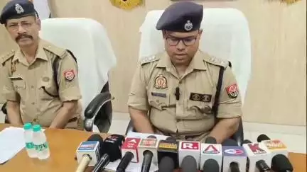 नकली नोट छापने वालें गिरोह का भंडाफोड़ अमरोहा जनपद में पैथोलॉजी लैब संचालक के नकली नोट गिरोह का भंडाफोड़, प्रिंटर समेत तीन आरोपी गिरफ्तार