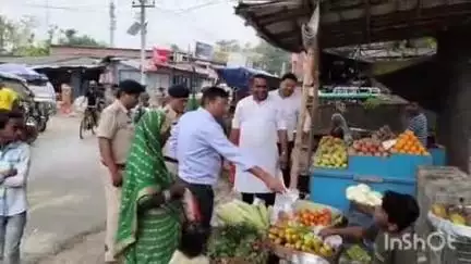नावकोठी: नावकोठी मुख्यालय को प्लास्टिक मुक्त बनाने के लिए प्रशासनिक पदाधिकारी और मुखिया ने चलाया छापेमारी अभियान