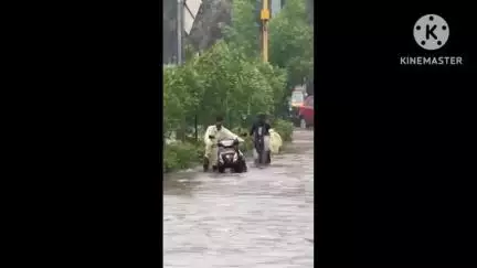 हवेली: भोसरीत मुसळधार पाऊस; जनजीवन विस्कळीत, रस्त्यांना नदीचे स्वरूप, वाहने बंद पडली