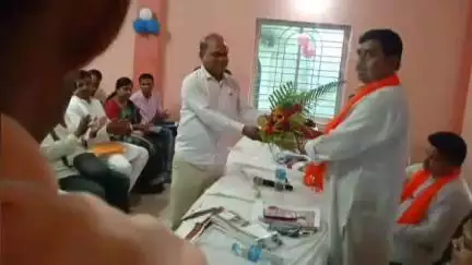 খড়গপুর ১: খড়্গপুরে রাজ্য বিজেপির সাধারণ সম্পাদকের নেতৃত্বে জেলা বিজেপির বৈঠকে ডাকা হলোনা দিলীপ ঘোষকে
