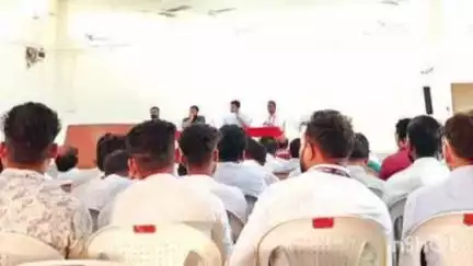 घाटंजी: तहसील कार्यालयातील सभागृहात जिल्हाधिकाऱ्यांनी घेतली आढावा बैठक