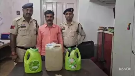 बिलासपुर: सीपत पुलिस ने ग्राम देवरी से अवैध कच्ची महुआ शराब के साथ एक आरोपी को किया गिरफ्तार, तकरीबन 19 लीटर अवैध शराब ज़ब्त