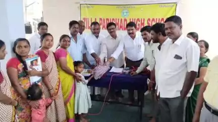 కోరుట్ల: మెట్పల్లి మండలం వేంపేట గ్రామంలో బడిబాట కార్యక్రమంలో పాల్గొన్న జిల్లా విద్య అధికారి రామ్ నాయక్