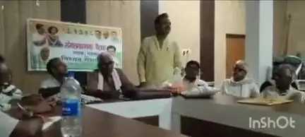 बलिया: फेफना विधानसभा के गड़वार ब्लॉक में कांग्रेस पार्टी की बैठक हुई