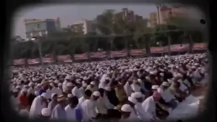 *बकरीद पर गांधी मैदान में अमन का पैगाम: तिरंगा लेकर पहुंचा युवक, चाक-चौबंद सुरक्षा के बीच हजारों ने अदा की नमाज**

पटना