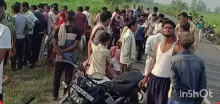 हरदोई: पिहानी क्षेत्र में हरिहरपुर पुलिस बूथ के पास सड़क के किनारे लगे कंटीले तारों में सुशील कुमार का शव फंसा मिला