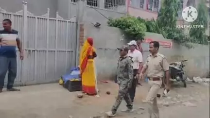बरकट्ठा: अंचल अधिकारी ने बरकट्ठा मोड़ से सब्जी विक्रेता को बाजार टांड़ में किया शिफ्ट, पब्लिक ऐप की खबर का हुआ असर