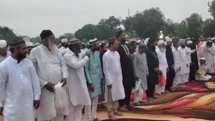 परसवाड़ा: परसवाड़ा सहित अन्य जगहों पर धूमधाम से मनाया गया बक़रीद का पर्व, मस्जिदों के बाहर पुलिसकर्मी रहे तैनात