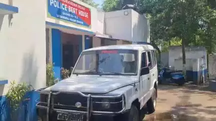 গড়বেতা ৩: চন্দ্রকোনা রোডে ডুকি এলাকা থেকে এক গৃহবধূর নিখোঁজ হয়ে যাওয়ার ঘটনা লিখিত অভিযোগ করা হলো পুলিশে তার ঘটনা তদন্ত শুরু করেছ