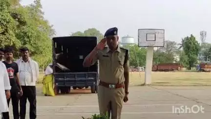 आरा: भोजपुर जिलाबल के प्रा.अ.नि. मो जलालुद्दीन की सड़क दुर्घटना में असामयिक मृत्यु के बाद राजकीय सम्मान के साथ श्रद्धांजलि