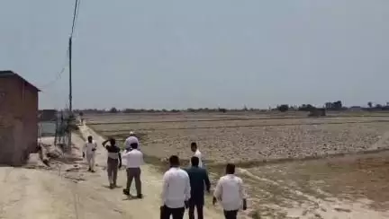 सगड़ी: महराजगंज विकासखंड क्षेत्र के चार ग्राम पंचायतों में विकास कार्यों की जांच करने पहुंची अधिकारियों की टीम, मच गया हड़कंप