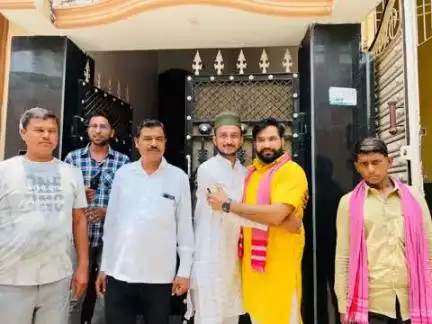 आज दिनांक 07/06/2025 को 136 ददरौल विधानसभा के अंतर्गत मुस्लिम भाइयों के गांव गांव और घर-घर जाकर गले मिलकर ईद की बधाई और शुभकामनाएं।

आपका सेवक लखन प्रताप सिंह
 136 ददरौल विधानसभा शाहजहांपुर।