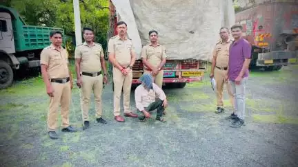 वणी: रेती तस्करी करणाऱ्या दोन ट्रकवर शिरपूर पोलिसांची शेलू बु. येथे कारवाई