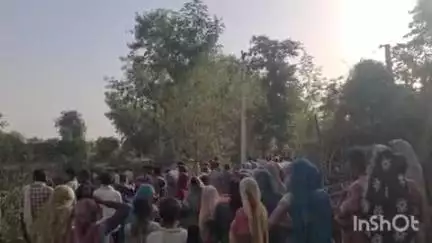 गनाेड़ा: टाटिया गांव में विद्युत लाइन ठीक करते समय सप्लाई शुरू होने पर लाइनमेन खंबे पर चिपका, पुलिस बल तैनात