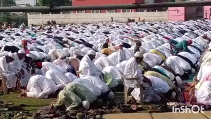 तारापुर: तारापुर में बकरीद का त्योहार शनिवार को धूमधाम और धार्मिक उल्लास के साथ मनाया गया