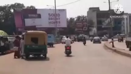 आदित्यपुर गम्हरिया: आदित्यपुर-कांड्रा मुख्य सड़क पर अवैध होर्डिंग और अतिक्रमण से जन सुरक्षा को खतरा, जलाडो ने प्रशासन को भेजा पत्र