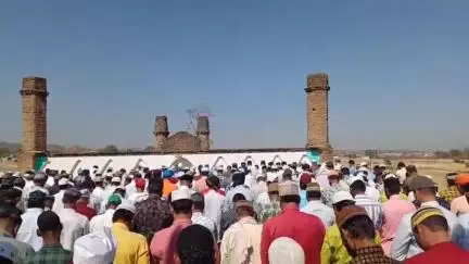 बड़ा मलेहरा: बड़ामलहरा में प्रशासन की निगरानी में शांतिपूर्ण ढंग से ईद-उल-अजहा की नमाज़ अदा हुई