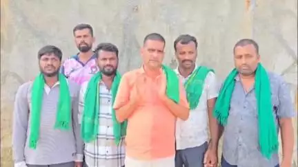ಬಂಗಾರಪೇಟೆ: ಕಾಲ್ತುಳಿತ ದುರಂತಕ್ಕೆ ಹಿರಿಯ ಪೊಲೀಸ್ ಅಧಿಕಾರಿಗಳ ಅಮಾನತು ಆದೇಶವನ್ನು ಸರ್ಕಾರ ಹಿಂಪಡೆಯುವಂತೆ ಪಟ್ಟಣದಲ್ಲಿ ರೈತ ಸಂಘದ ನಾರಾಯಣಗೌಡ ಆಗ್ರಹ
