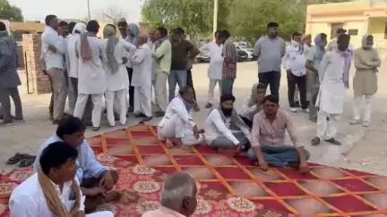 सूरतगढ़: राजियासर पुलिस की कस्टडी में रेप के आरोपी की संदिग्ध मौत का मामला, परिजन और ग्रामीणों ने किया धरना