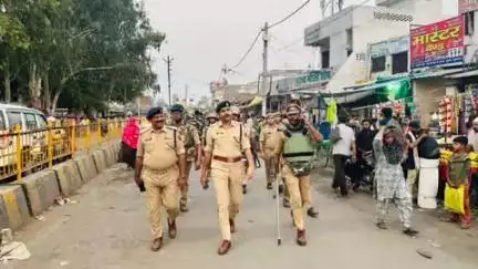 बुढ़ाना: बुढ़ाना कस्बे में ईद उल अजहा पर्व पर पुलिस ने सुरक्षा के लिए पैदल गश्त की, एसडीएम व एसपी मौके पर रहे