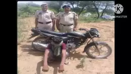 भिवानी: गांव "बिचली जुई"एक निवासी को पुलिस ने मोटरसाइकिल चोरी करने के आरोप में क्या गिरफ्तार मोटरसाइकिलबरामद