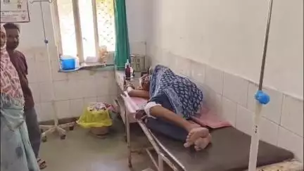 डूंगरपुर: बिछीवाड़ा नेशनल हाईवे 48 पर बरोठी गांव के पास शनिवार शाम 4 बजे एक कार ने बाइक सवार दंपती को टक्कर मारी