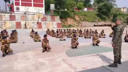 हमीरपुर: जेएनवी डूंगरी में एनसीसी कैडेट्स को दिया जा रहा वार्षिक प्रशिक्षण, पांचवें दिन कैडेट्स को फायरिंग का प्रशिक्षण दिया गया