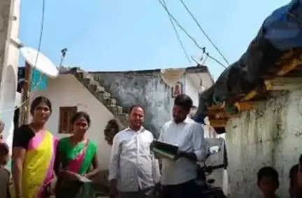 లింగంపేట్: కొండాపూర్ గ్రామంలో బడిబాట కార్యక్రమం నిర్వహించిన ఉపాధ్యాయులు